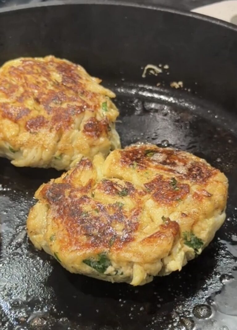 Jumbo Lump Crab Cakes with Roasted Red Pepper Sauce